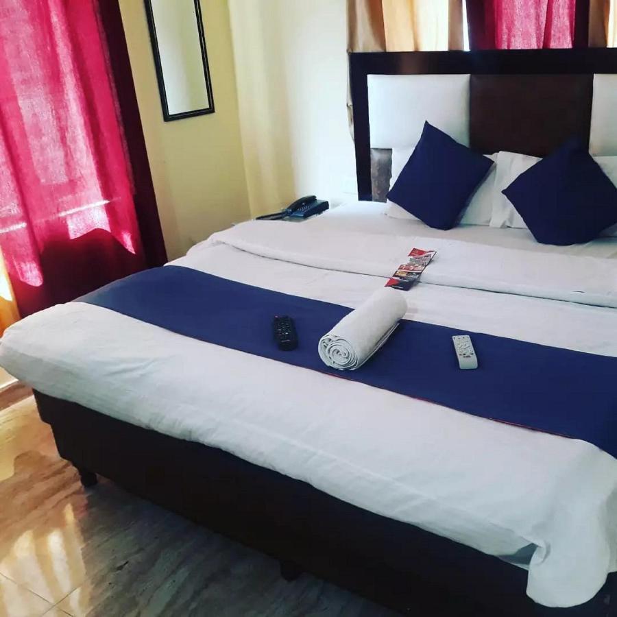 Hotel Om Palace 맥그로드 간즈 외부 사진