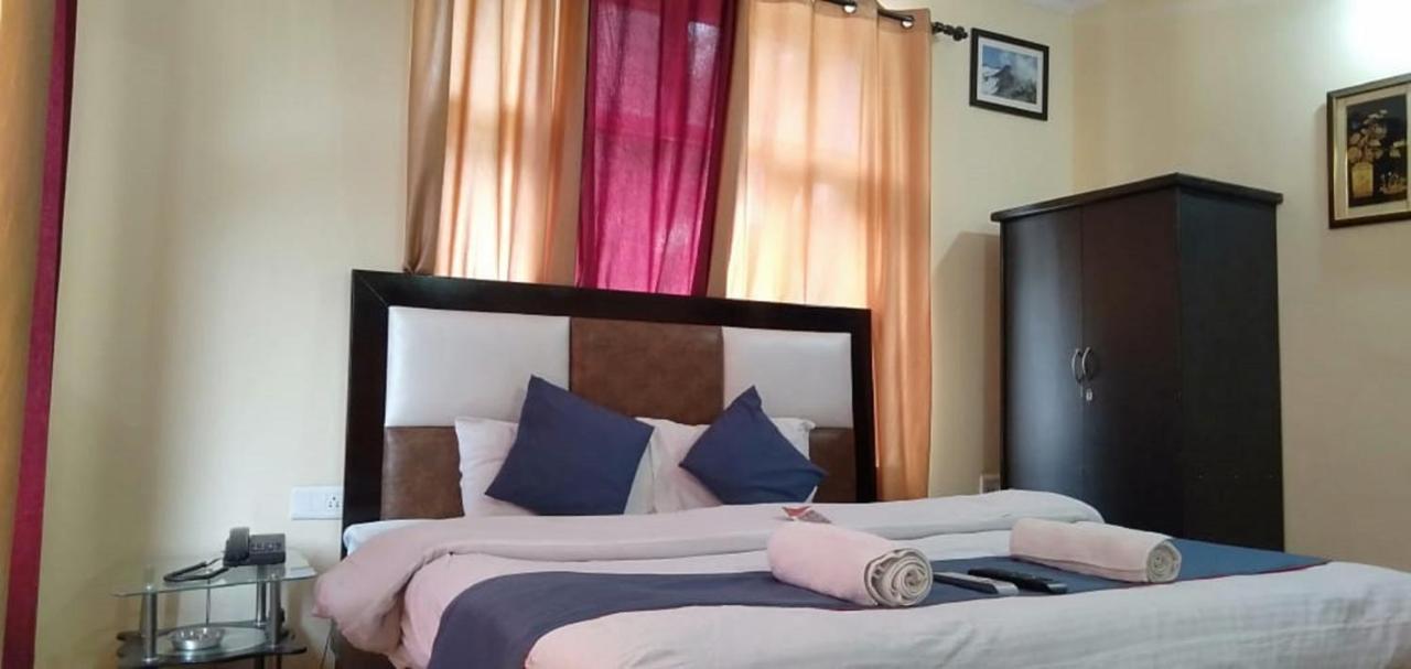 Hotel Om Palace 맥그로드 간즈 외부 사진